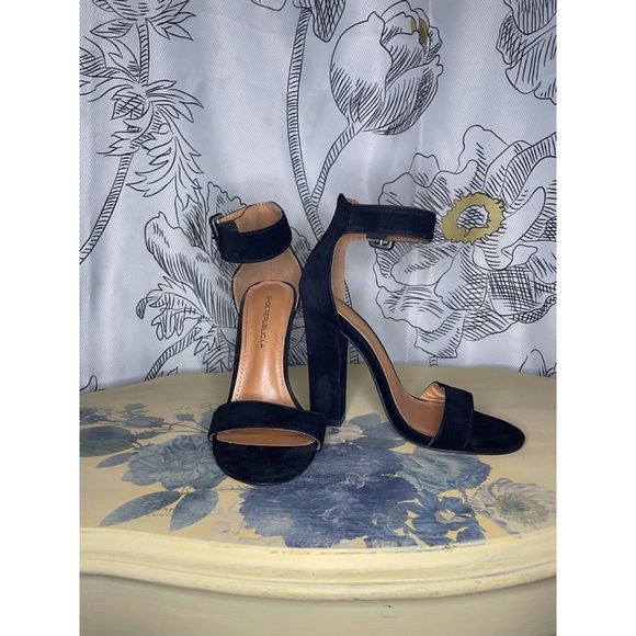 Shoe Republic LA Shoes - Black Suede Shoe Republic LA Heeled Sandals